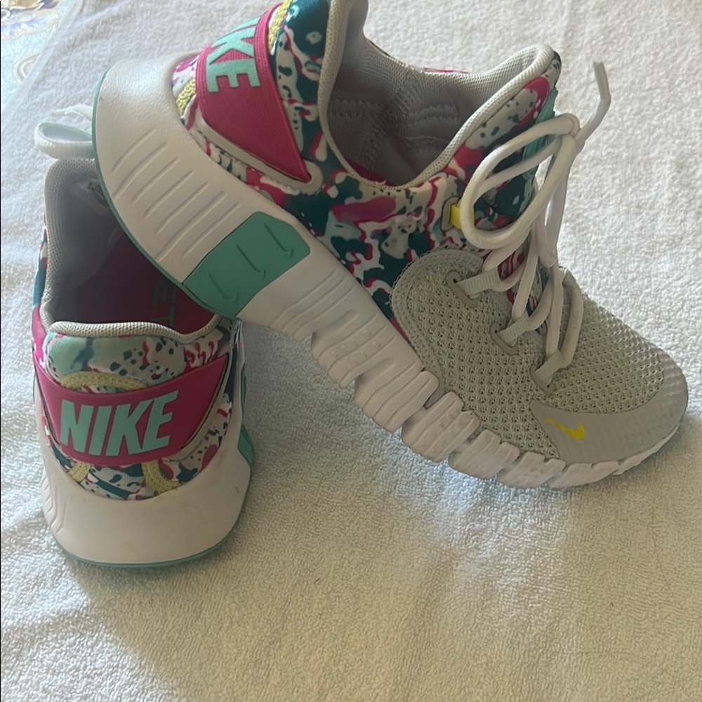 Nike Women's Multicolor Athletic Shoes
